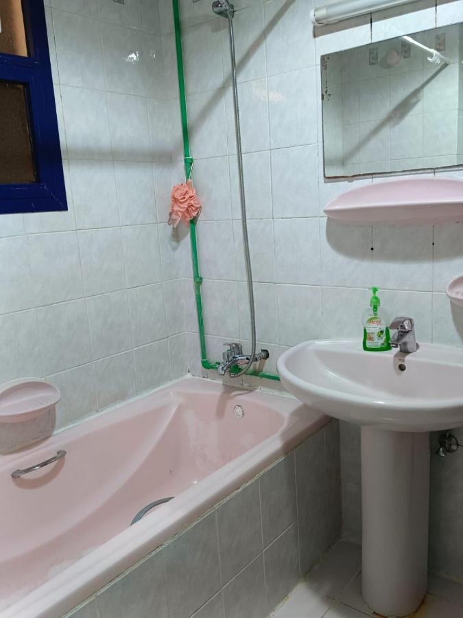 Affordable Transient - Not A Hotel - Sharing Kitchen And Washrooms Abu Dhabi Exterior foto