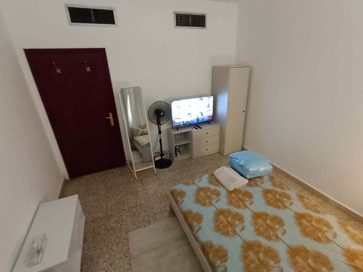 Affordable Transient - Not A Hotel - Sharing Kitchen And Washrooms Abu Dhabi Exterior foto
