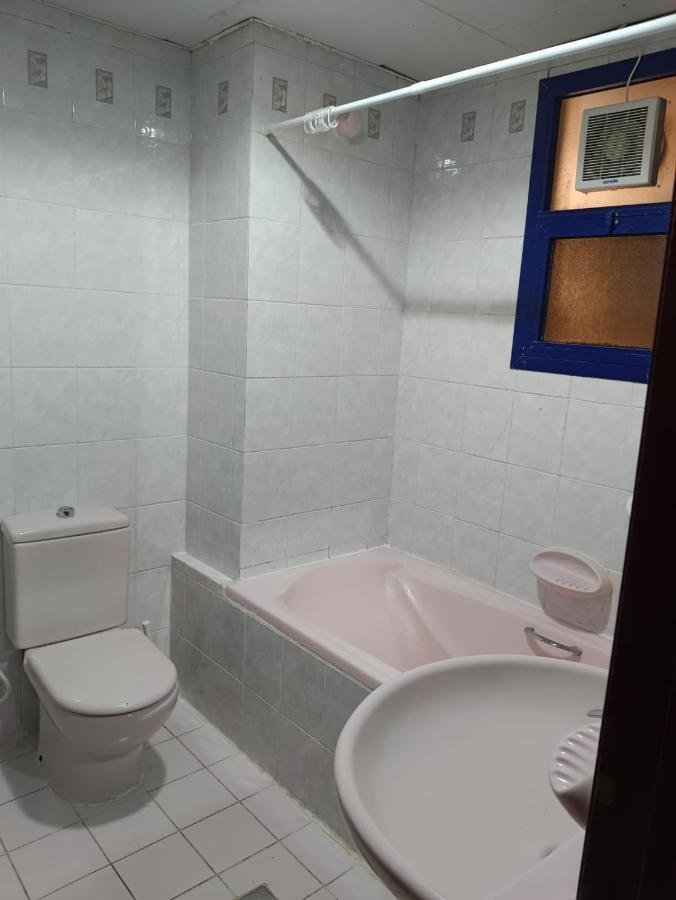 Affordable Transient - Not A Hotel - Sharing Kitchen And Washrooms Abu Dhabi Exterior foto