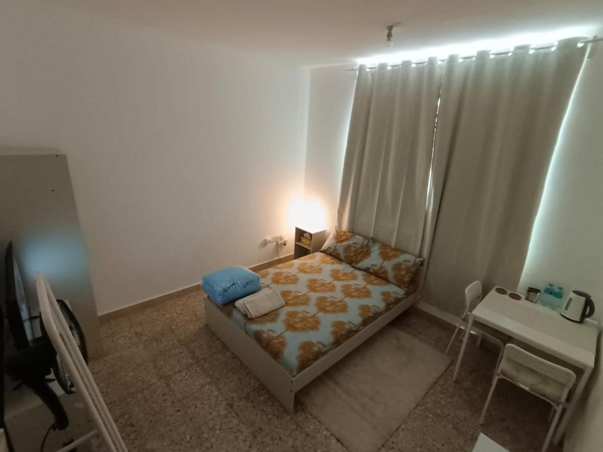 Affordable Transient - Not A Hotel - Sharing Kitchen And Washrooms Abu Dhabi Exterior foto