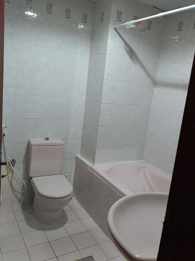 Affordable Transient - Not A Hotel - Sharing Kitchen And Washrooms Abu Dhabi Exterior foto