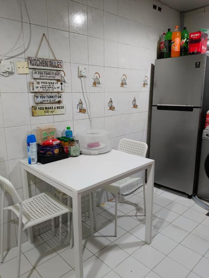 Affordable Transient - Not A Hotel - Sharing Kitchen And Washrooms Abu Dhabi Exterior foto