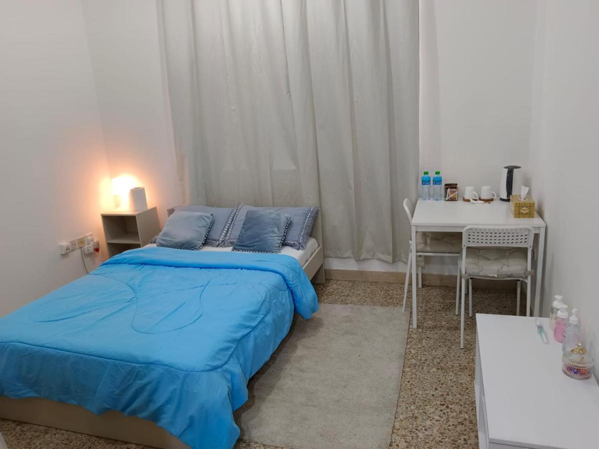Affordable Transient - Not A Hotel - Sharing Kitchen And Washrooms Abu Dhabi Exterior foto