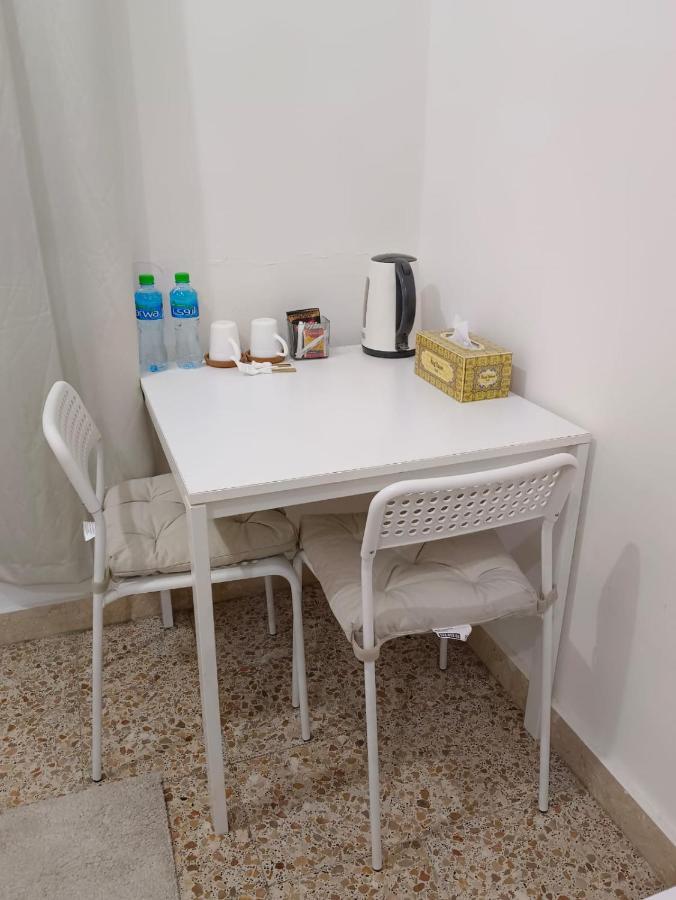 Affordable Transient - Not A Hotel - Sharing Kitchen And Washrooms Abu Dhabi Exterior foto
