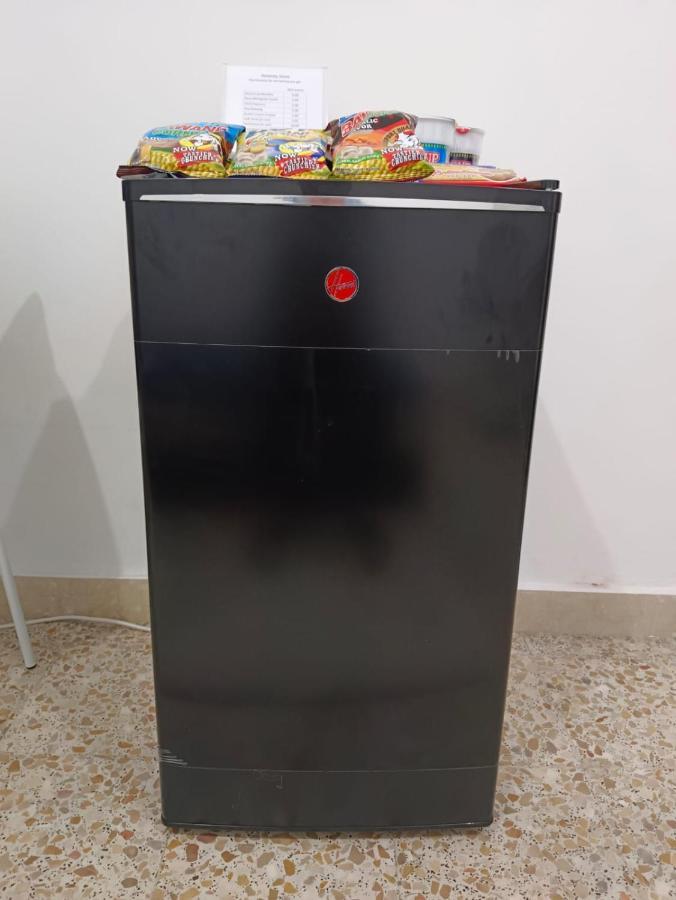 Affordable Transient - Not A Hotel - Sharing Kitchen And Washrooms Abu Dhabi Exterior foto