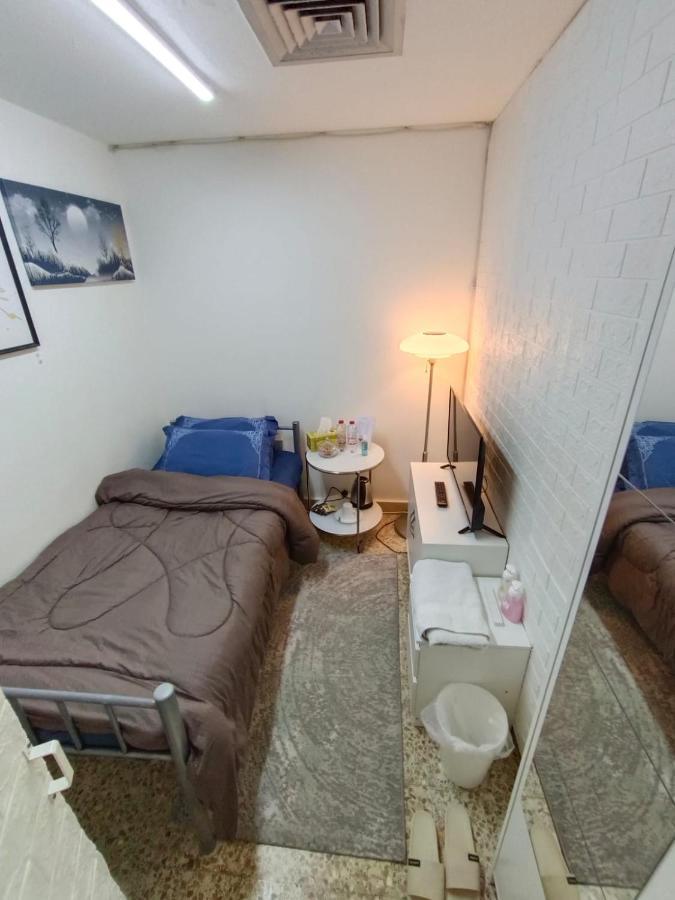 Affordable Transient - Not A Hotel - Sharing Kitchen And Washrooms Abu Dhabi Exterior foto