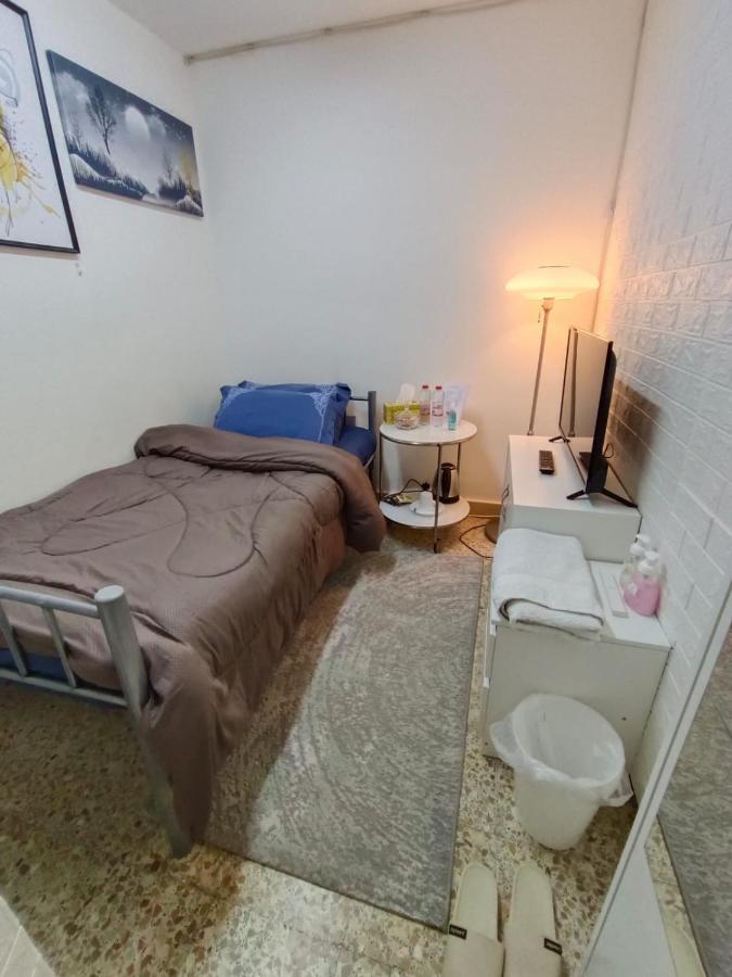 Affordable Transient - Not A Hotel - Sharing Kitchen And Washrooms Abu Dhabi Exterior foto