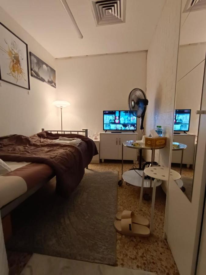 Affordable Transient - Not A Hotel - Sharing Kitchen And Washrooms Abu Dhabi Exterior foto
